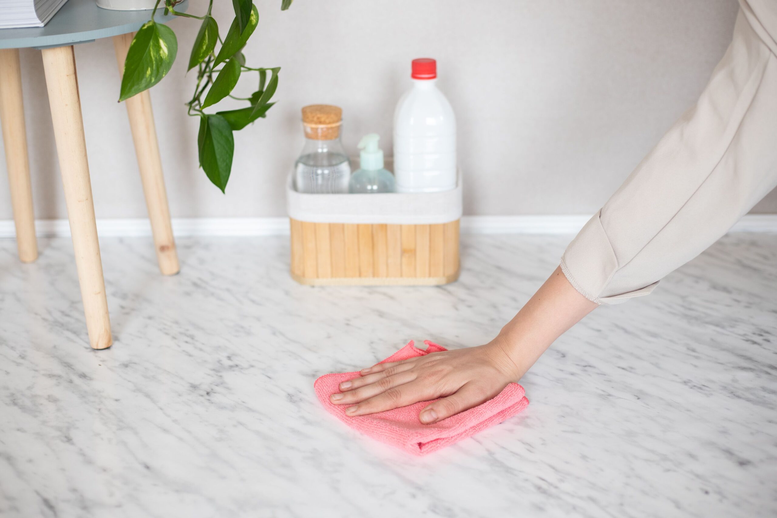 How to clean marble bathroom floor. The dos and don'ts