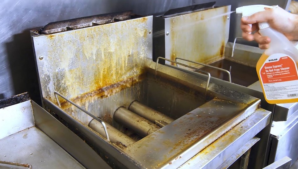 How to clean stuck on grease from deep fryer: some useful advice
