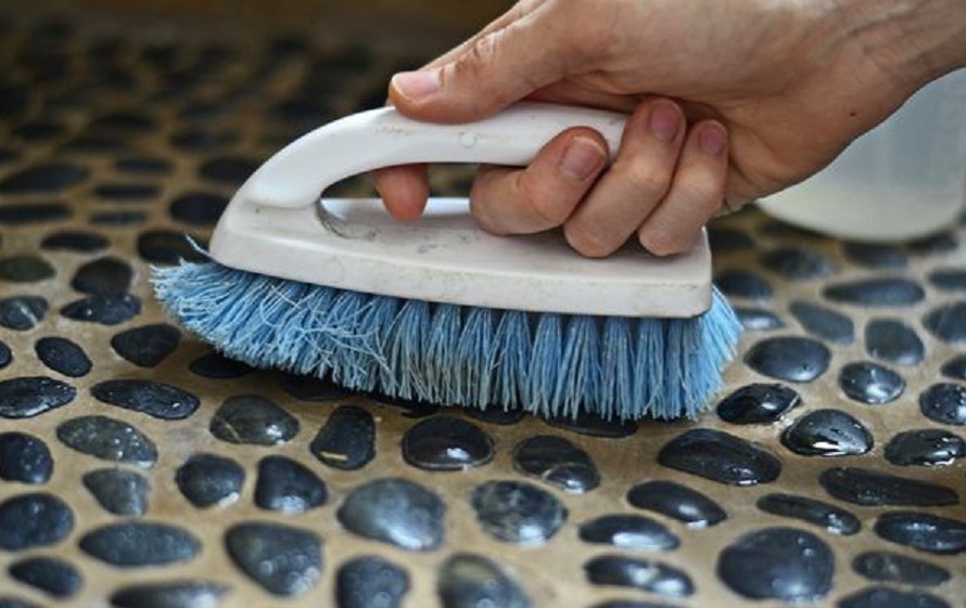How to clean stone shower floor: handy cleaning hacks